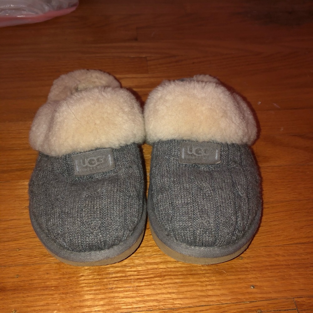 Grey Knit Ugg Slippers!